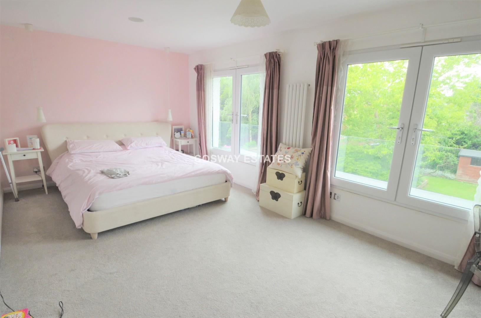 Sunbury Avenue, Mill Hill